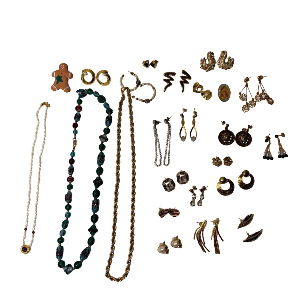 Vintage‎ Avon Costume Jewelry Lot 22pc 3  Necklaces 19 Earrings Satin Pouch